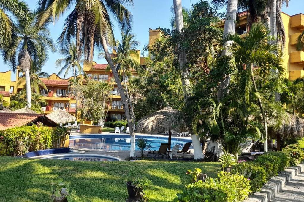 Sol Y Mar. Delfines Appartement Ixtapa  Buitenkant foto